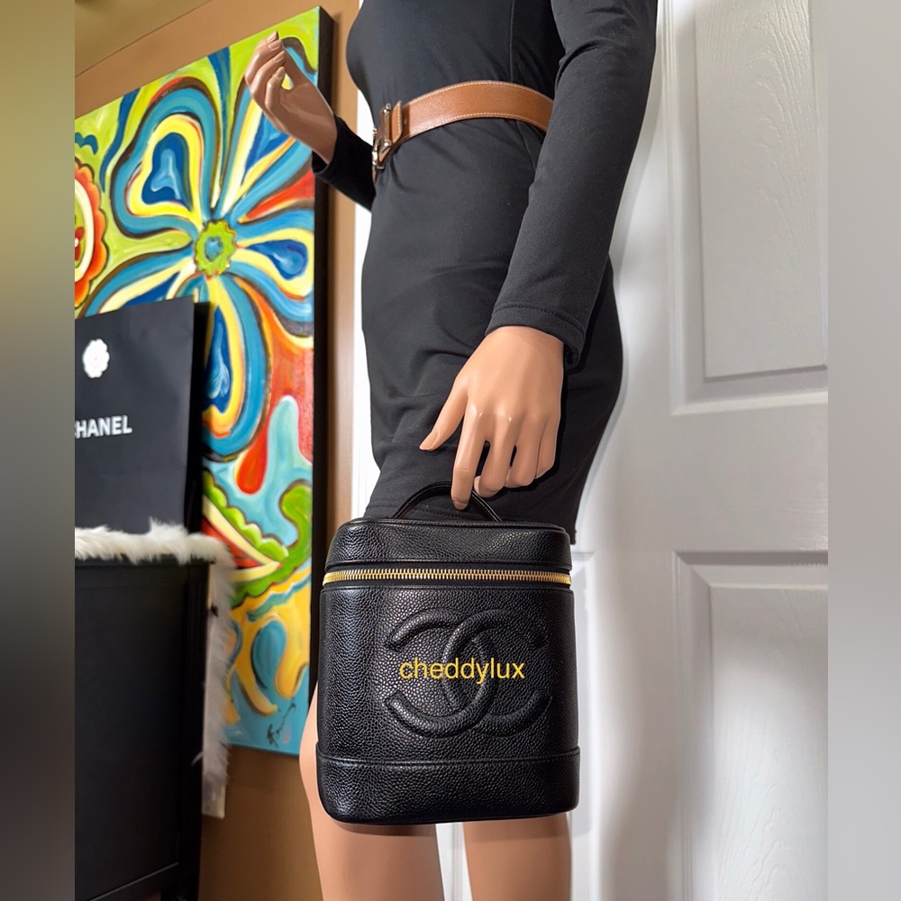 🖤🖤🖤Authentic Black CHANEL CC Stitch Vanity Caviar Handbag